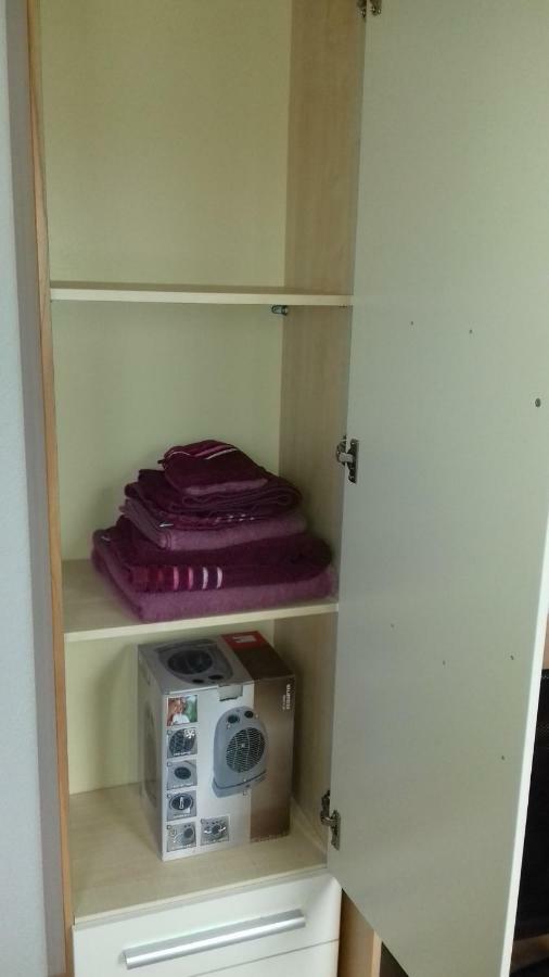 Biberach-Riss-Zimmer-Frei, Einzel-Zimmer Bad Kueche Birkenhard Quarto foto