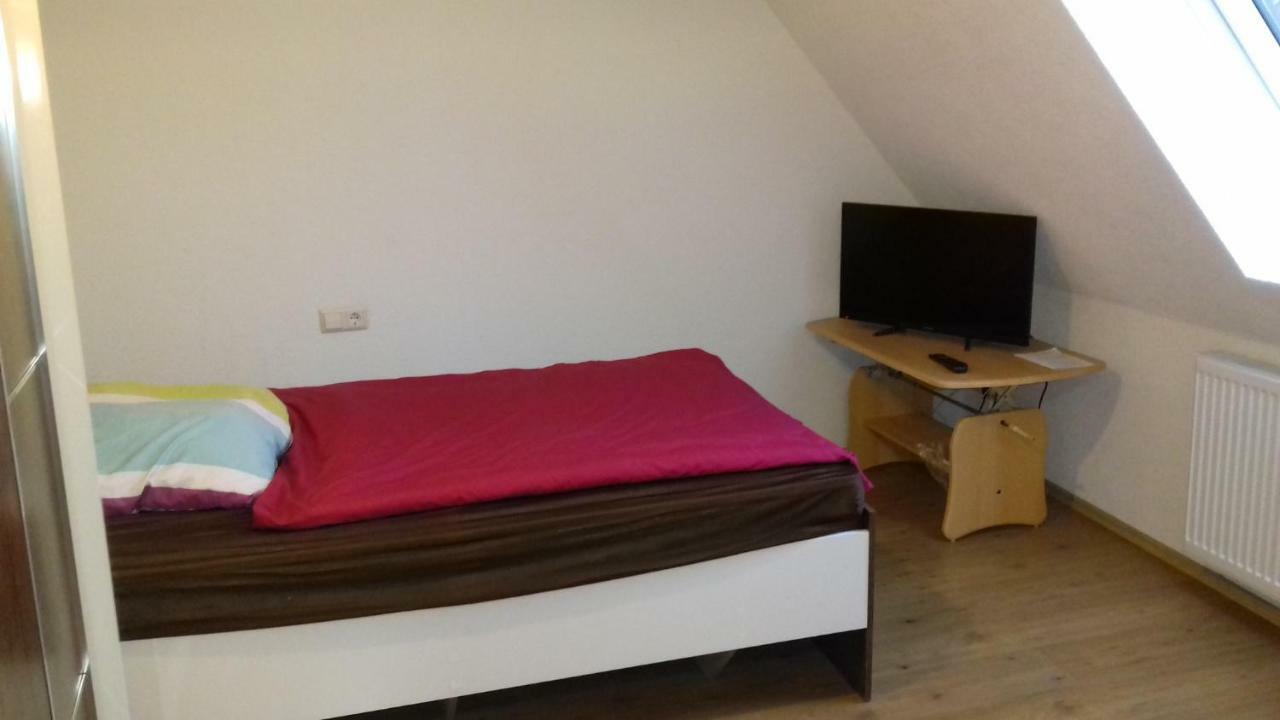 Biberach-Riss-Zimmer-Frei, Einzel-Zimmer Bad Kueche Birkenhard Quarto foto